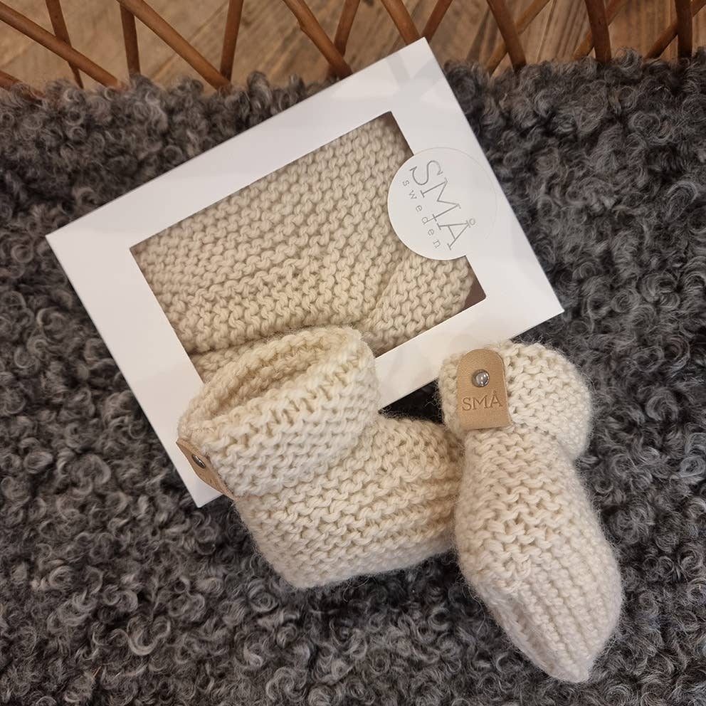 HANDKNITTED BABY SOCKS - GIFT BOX